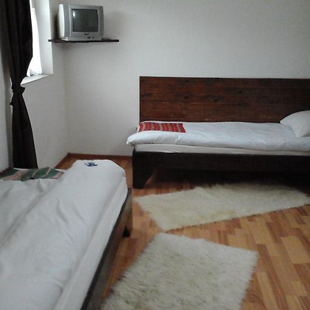 Casa Piscul Lupului Villa Pucioasa Eksteriør bilde
