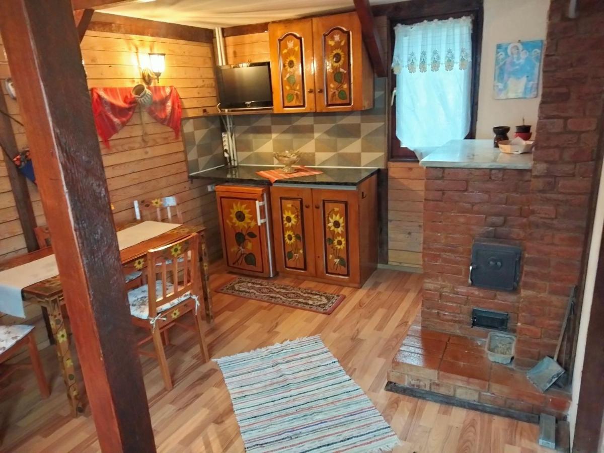 Casa Piscul Lupului Villa Pucioasa Eksteriør bilde