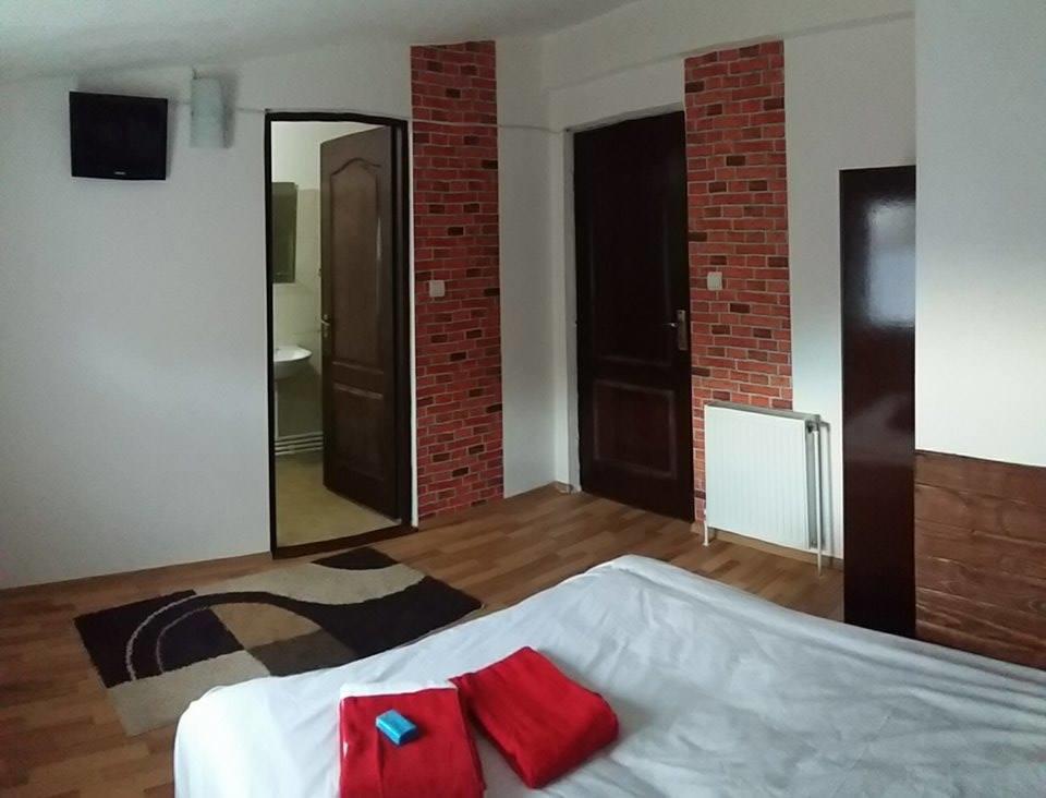 Casa Piscul Lupului Villa Pucioasa Eksteriør bilde