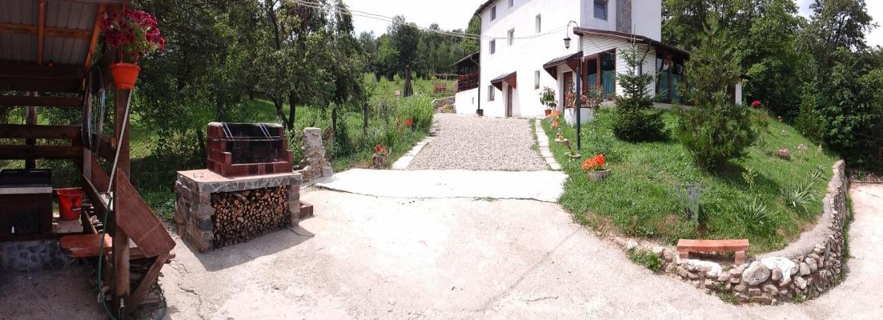 Casa Piscul Lupului Villa Pucioasa Eksteriør bilde