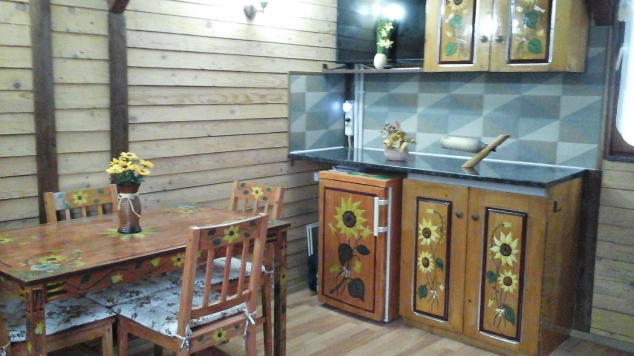 Casa Piscul Lupului Villa Pucioasa Eksteriør bilde